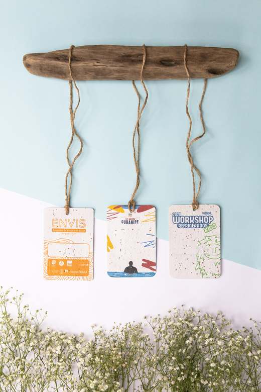 Etiquetas Plantables — 2 detalle colgadas