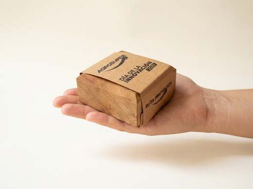 Woody Kit — 2 en mano